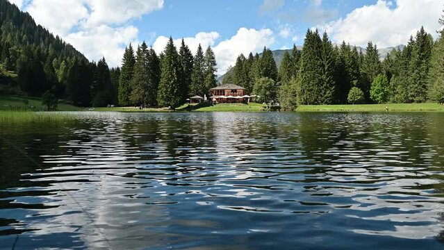 lago di montagna dei caprioli pellizzano val di sole 