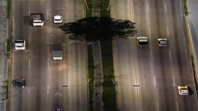 periferico de Guadalajara Jalisco Mexico  nocturna con trafico de autos, cielo nublado con dron
