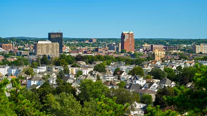 Papier Peint photo Lavable Etats Unis Manchester city skyline and clear blue sky with commercial buildings and residential houses in New Hampshire, USA