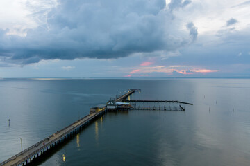 Obraz premium Aerial view of the Fairhope Pier at sunset