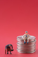 お金 硬貨 ミニチュア 家計 費用 エコノミー 節約