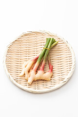 白背景に葉生姜