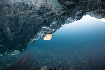 Lustrzane odbicie w wodzie, stawie. © Blaszko