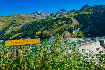 Lac et barrage du plan d'amont