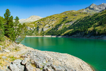 Lac et barrage du plan d'amont