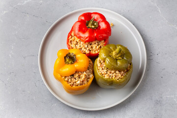 Stuffed peppers made with colorful bell peppers. A delicious stuffed pepper with bulgur and meat.
