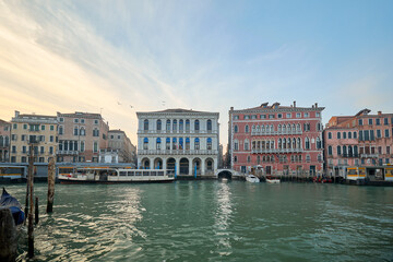 Naklejka premium Colors of Sunrise in Venice: A Walk Through the Most Beautiful Canals