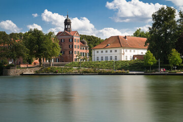Fototapeta na wymiar Eutiner See und Schloss im Sommer