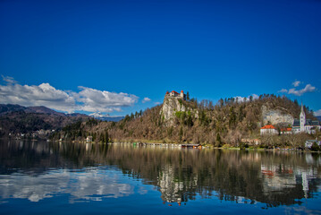 Fototapeta na wymiar castle built on a hill at Lake Bled