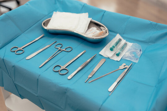 Set of sterile operating instruments