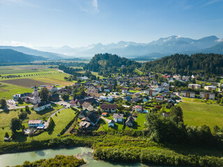 Rosegg im Rosental. Panorama Luftaufnahme in Kärnten, Österreich - obrazy, fototapety, plakaty