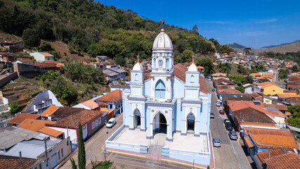 Fototapeta premium Igreja Matriz in Sao Bento do Sapucai, in the countryside of Sao Paulo. In Serra da Mantiqueira. Aerial view.