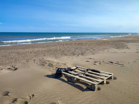 garbage on the beach Delte Ebro
