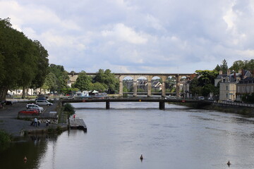 La rivière Mayenne et ses rives, ville de Laval, département de la Mayenne, France