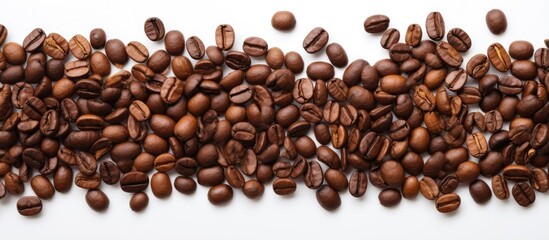 Obraz premium Close up top view of aromatic coffee beans isolated on white background horizontal banner flat lay with empty space