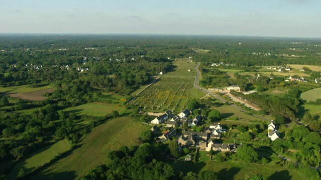 vue a&eacute;riennes de l'alignement des menhirs de Carnac
