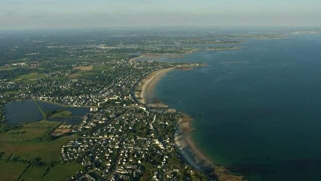vue a&eacute;rienne de carnac et du bord de mer