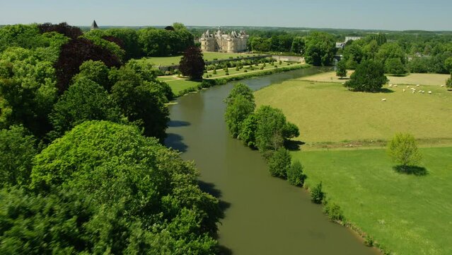 vue a&eacute;rienne du ch&acirc;teau du lude
