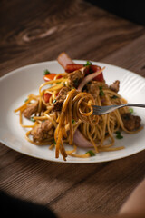 Tallar&iacute;n Saltado con carne, verduras y un toque de salsa