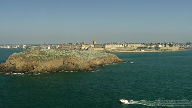 arriv&eacute;e, d&eacute;couverte, topshot de Saint Malo