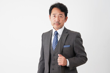 中年の笑顔のビジネスマンのポートレート　白背景　カメラ目線