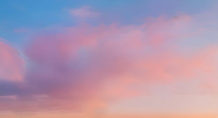Obraz premium ピンクとブルーのグラデーションが美しい夕焼け、雲と空の柔らかな色合い 