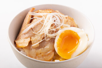 煮卵チャーシュー丼