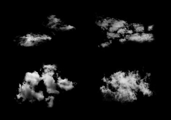 Pakiet białych chmur na czarnym tle, dym © markstudio2008
