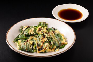 ニラ焼き　ニラチヂミ