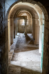Fototapeta na wymiar Intérieur de la crypte de l'église romane de Condé dans le Berry en France en Europe