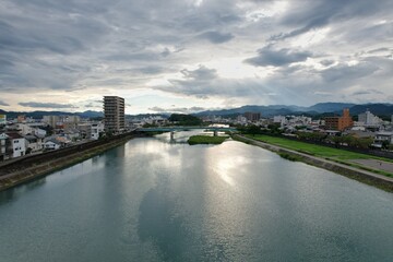Obraz premium 鏡川と夕暮れ