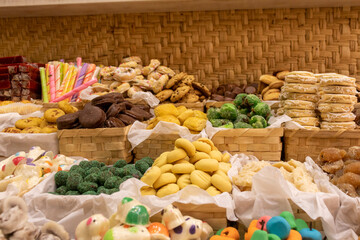 Variedad de dulces de las fiestas del Corpus Christi en cuenca Ecuador 