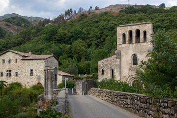 Fototapeta na wymiar église à Meyras en Ardèche