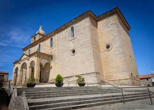  vistas de la Iglesia de Nuestra se&ntilde;ora de la Asunci&oacute;n en Lumbrales  (Salamanca)