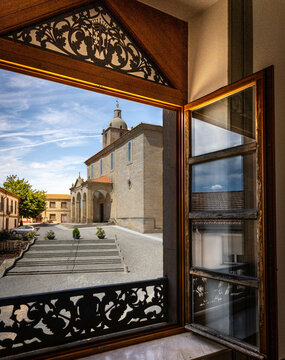  vistas de la Iglesia de Nuestra se&ntilde;ora de la Asunci&oacute;n en Lumbrales  (Salamanca)