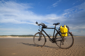 Fahrrad am Strand bei Ebbe