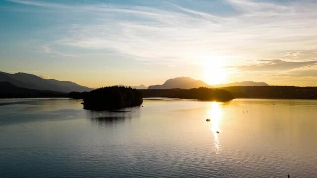 Faaker See in K&auml;rnten Spektakul&auml;res Zeitraffer zum Sonnenuntergang vom K&auml;rntner See im Sommer.