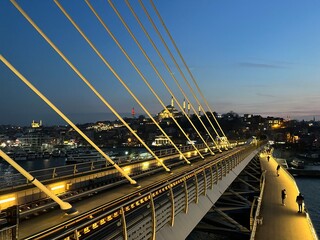 Naklejka premium bridge at night Istanbul