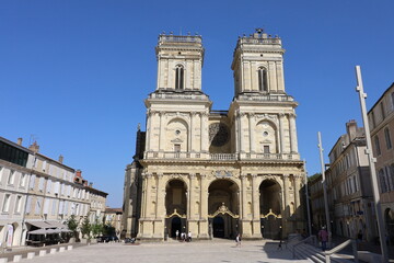 Fototapeta na wymiar La cathédrale Sainte Marie, de style gothique, ville de Auch, département du Gers, France