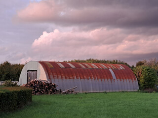 Wellblechhalle für landwirtschaftliche Geräte