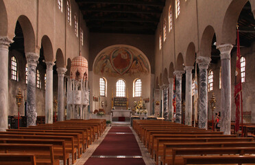 la navata centrale della Basilica di Santa Eufemia a Grado