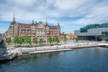 Fototapeta na wymiar Copenhagen Inner Harbour Canal Skyline with Ny Christiansborg Building - Copenhagen, Denmark