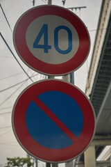 スピードリミットの標識他