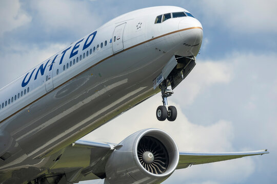 Vilnius Lithuania 2023-09-03 Reg: N2846U. UNITED AIRLINES. BOEING 777-300ER