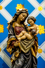 Obraz premium Chiesa della Collegiata (Collegiate church), Monreale, Sicily (Italy). Virgin and child statue (detail).