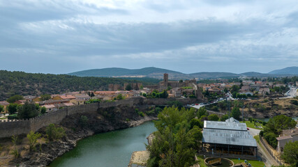 vista aérea del municipio de Buitrago de Lozoya en la comunidad de Madrid, España	