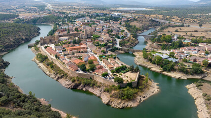 vista aérea del municipio de Buitrago de Lozoya en la comunidad de Madrid, España	