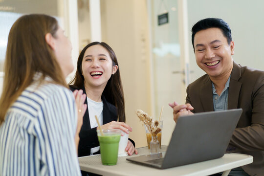 Group Of Diverse Ethnicity Businesspeople, Asian And Western Business Person, Have Business Discussing In The Coffee Shop. Out Of Office Working In Modern Lifestyles Concept.