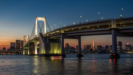 レインボーブリッジと東京タワーの夜景