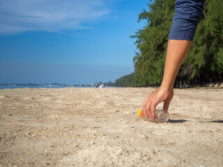 Collect plastic bottles on the beach